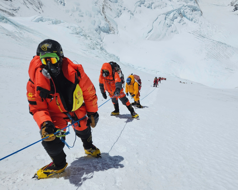 Еверест під час війни